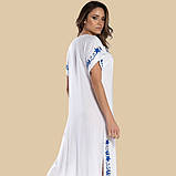 Туніка-плаття жіноча пляжна біла з голубою вишивкою довга з розрізами, фото 2