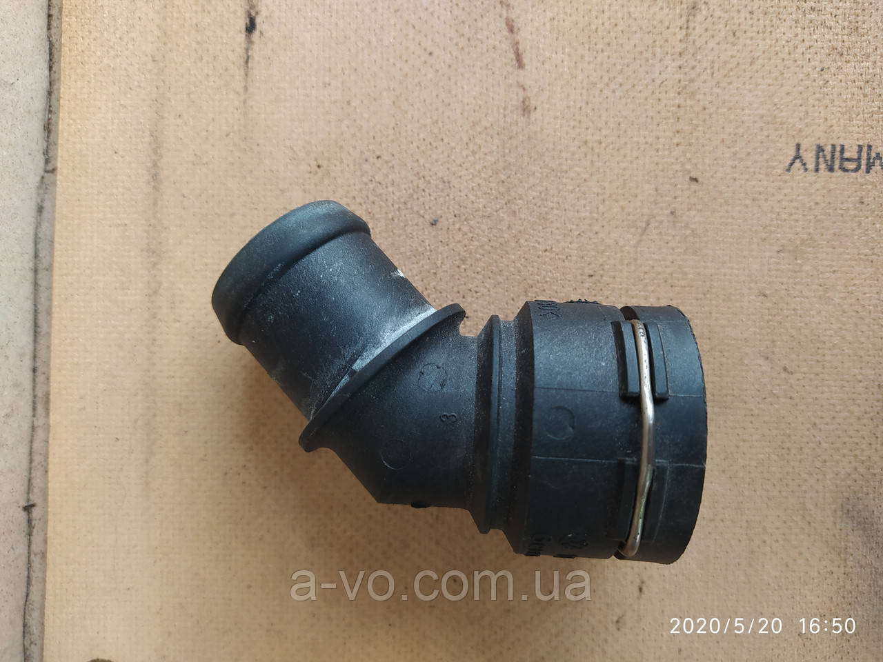 Патрубок системы охолодження VW Audi Skoda 1J0121619