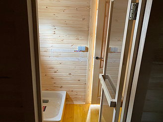 Деревянная мобильная баня 6х2,4 под ключ 1