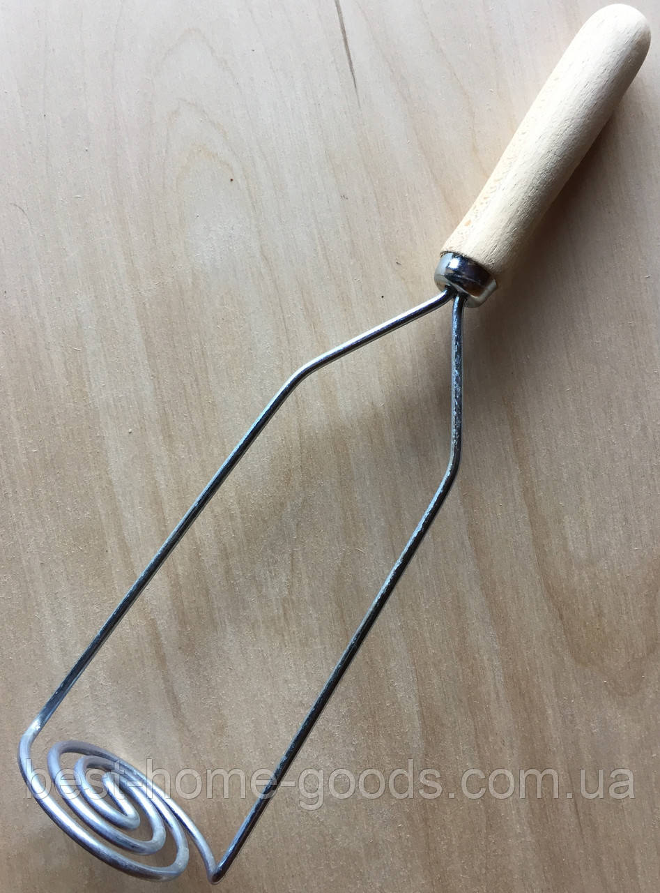 Металева картоплем’ялка з дерев’яною ручкою 28 см – спіралеподібна товкачка для пюре та овочів, фото 1