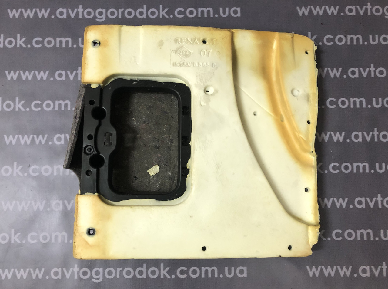 Шумоізоляція підлоги передня права Renault Megane 3