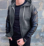 Бомбер чоловічий трикотажний з капюшоном з рукавами з еко-шкіри чорний. Фото в живу. Є 2 кольори, фото 5