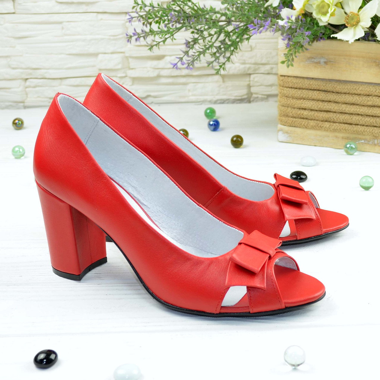 Туфлі шкіряні жіночі з відкритим носком, колір червоний, фото 1