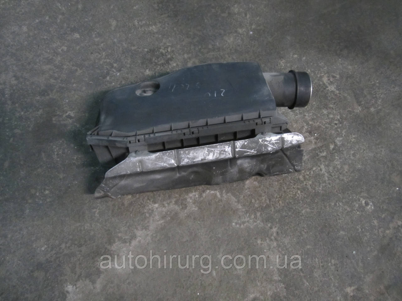 Корпус повітряного фільтра mercedes-benz w210 e-class (A0040945468)