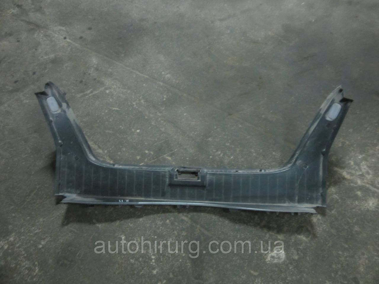 Накладка на замок багажника Mercedes-Benz W211 E-Class (A2116900641)