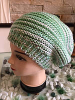 Молодіжна жіноча шапка з помпоном, колір відтінку зеленого і молочного, акрилова, розмір 55-57