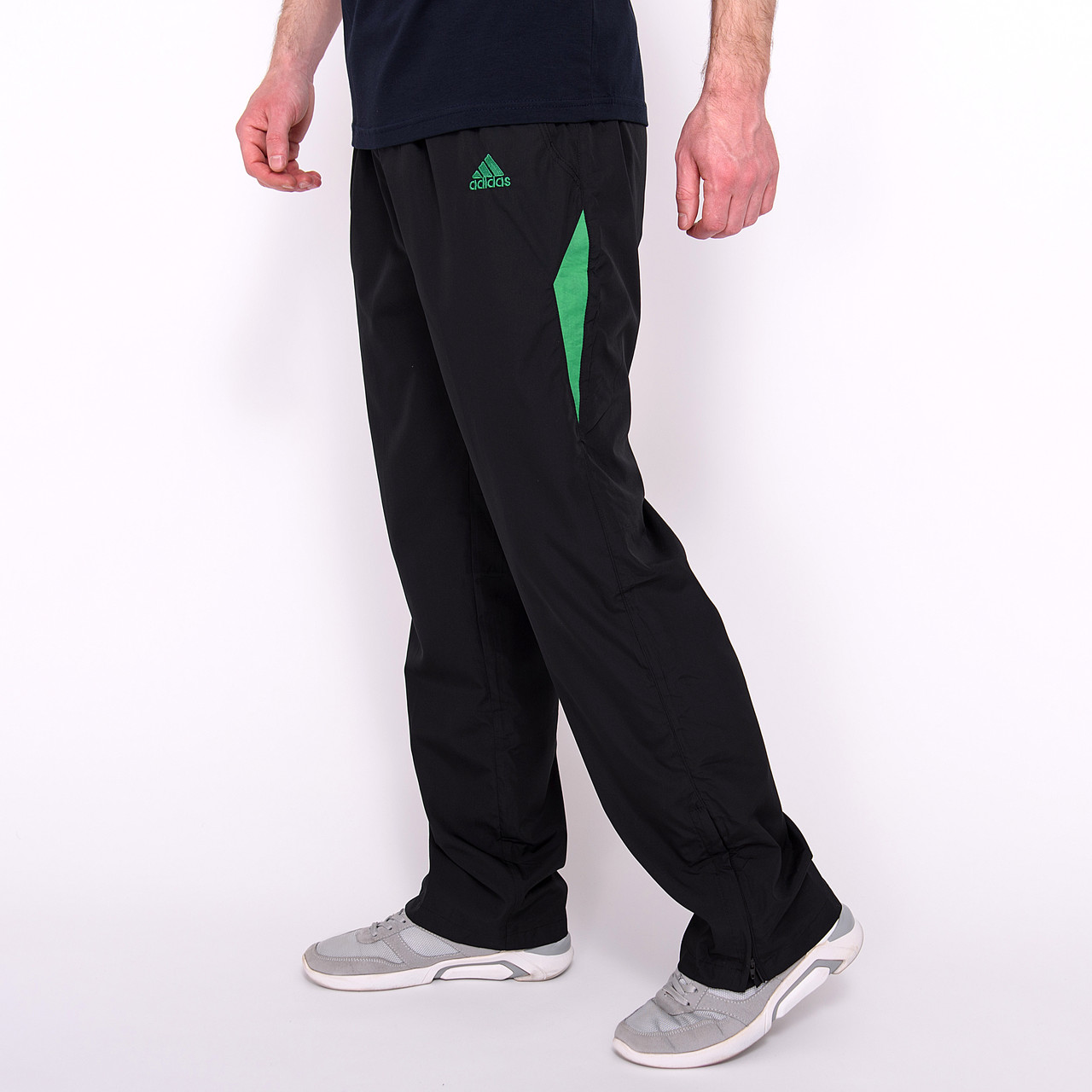 Чоловічі спортивні штани Adidas, чорного кольору (плащівка) розмір S.
