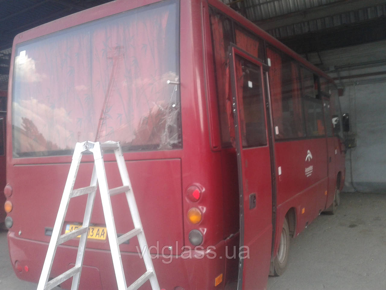 МАЗ MAZ 256 заднє скло триплекс, від українського виробника автостекла