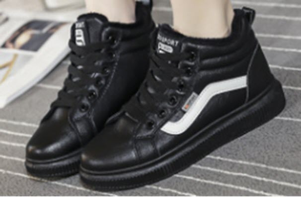 Стильні жіночі зимові черевики снікерси