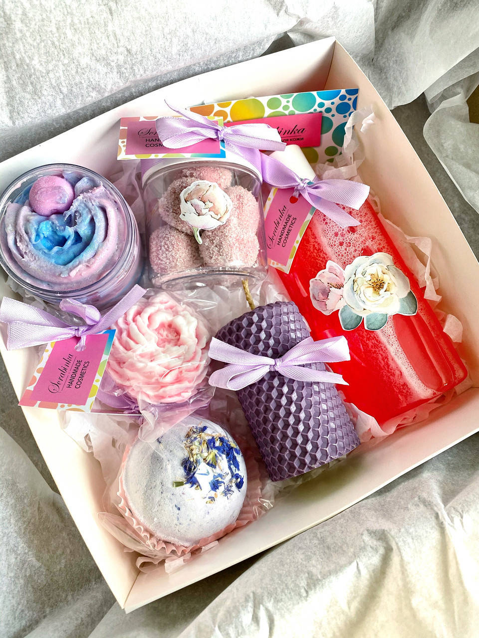 

Набор косметики "Нежность пиона", Белый