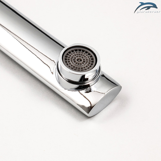 Стаціонарний вилив для душової системи прихованого монтажу IL-09 обладнаний аератором і з'єднанням з розміром 1/2 дюйми.