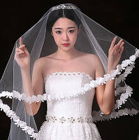 Гарна біла весільна фата з фатину, для нареченої, одношарова, з мереживом, довжина 120 см.