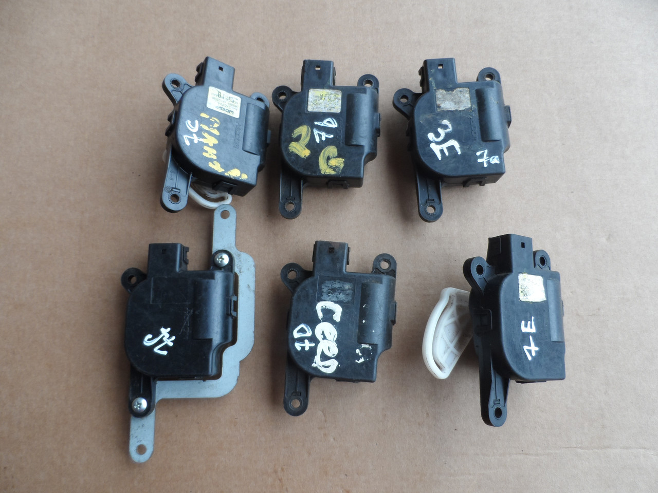 Моторчик заслінки опалювача салону Hyundai Santa Fe Kia Magentis 971252G000, фото 1