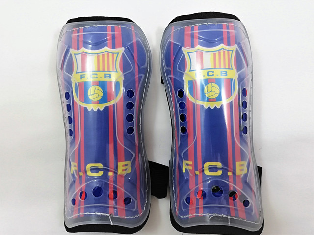 Футбольні щитки Барселона FB-2523 Футбольні щитки Барселона FB-2523