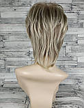 Перука блонд блондинки коротка стрижка жіноча для жінок із темними коренями для щоденної носки Hivision Vega, фото 3