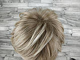 Перука блонд блондинки коротка стрижка жіноча для жінок із темними коренями для щоденної носки Hivision Vega, фото 4