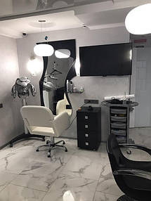 Парикмахерское кресло Sofia на пневматическом подъемнике на основании-пятилучии.