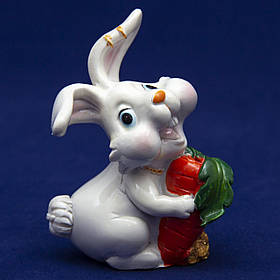 Декоративна новорічна фігурка Кролик з морквою, 7,5х5,5х4,5 см, білий, кераміка (440467-4)