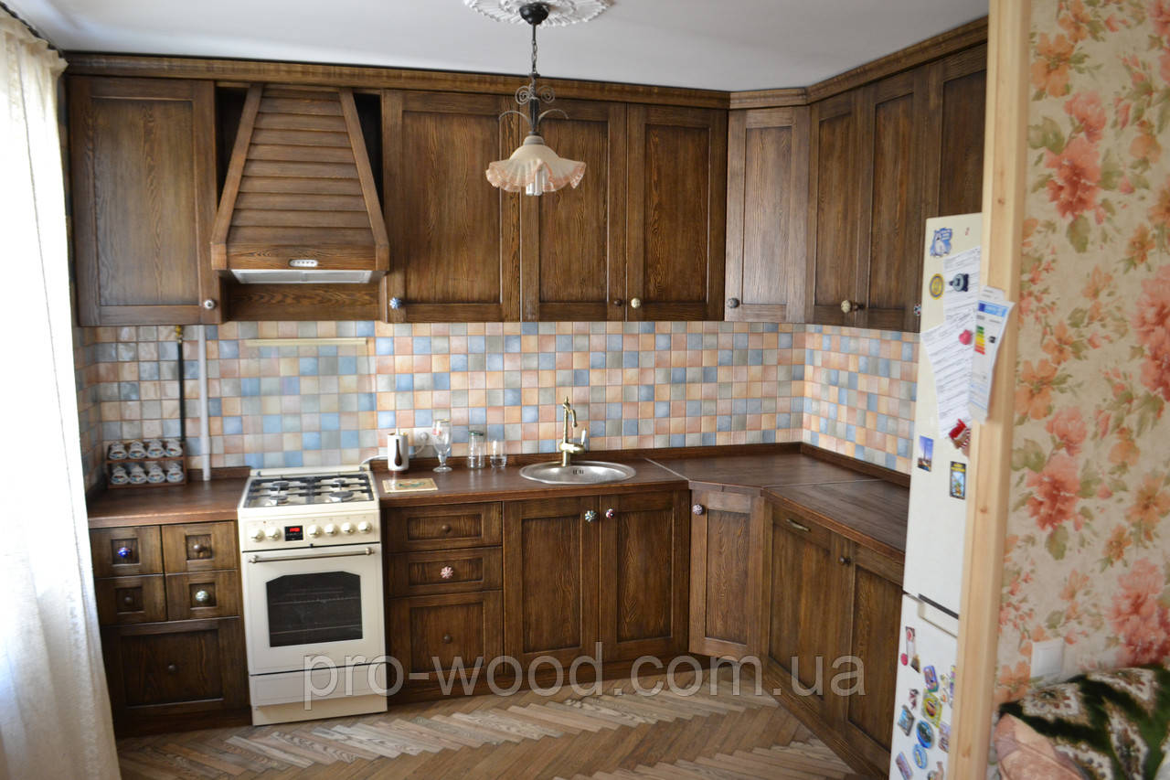 Кухня в стилі кантрі з дерева