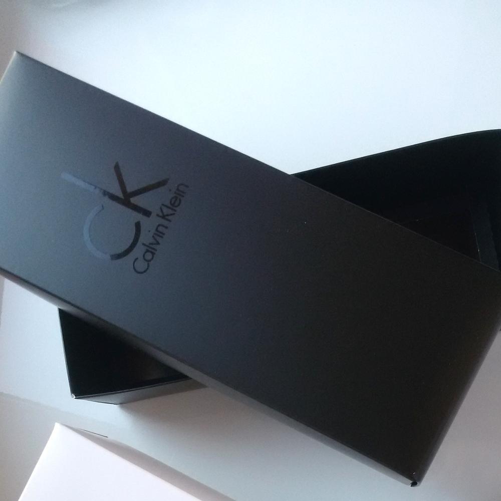 Пакунок Calvin Klein. Колір чорний. Артикул: 25-0005