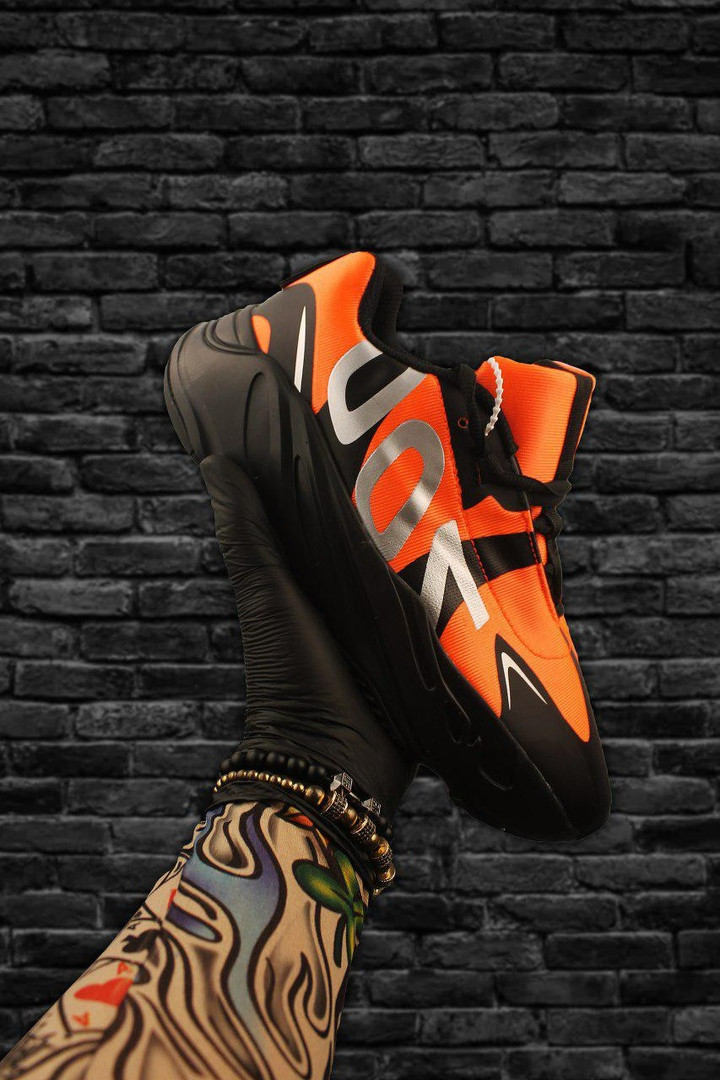 Чоловічі кросівки Adidas Yeezy Boost 700 Ornge Black, чоловічі кросівки адідас ізі буст 700, фото 1