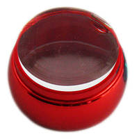 Штамп у червоному металевому стаканчику