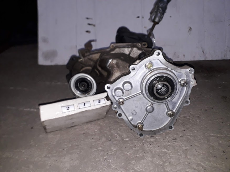 №212 Б/у Роздавальна коробка 2,5 D для Mitsubishi L200 2006-2015