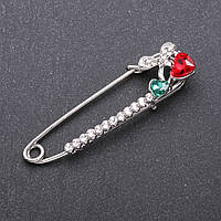 Брошка шпилька з червоними і зеленими скляними кристалами 64х18мм білий метал купити біжутерію дешево оптом в інтернеті