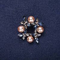 Брошка віночок з Метеликів з перловими намистинами і камінням колір синій кремовий синій 33мм золотистий метал купити біжутерію