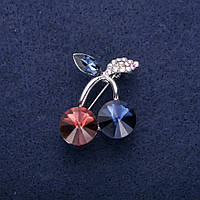 Брошка Вишеньки з камінням і стразами колір синій бордовий хамелеон 24х29мм сріблястий метал купити біжутерію дешево оптом в