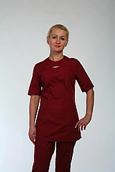 Жіночий медичний костюм бордового кольору