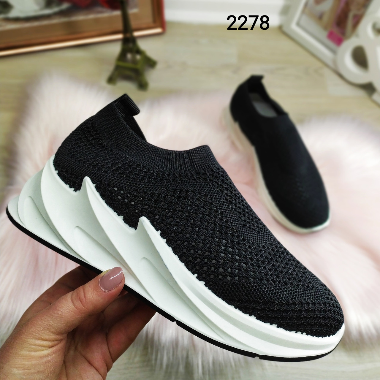 Жіночі чорні текстильні кросівки сіточка на акулячій підошві, фото 1