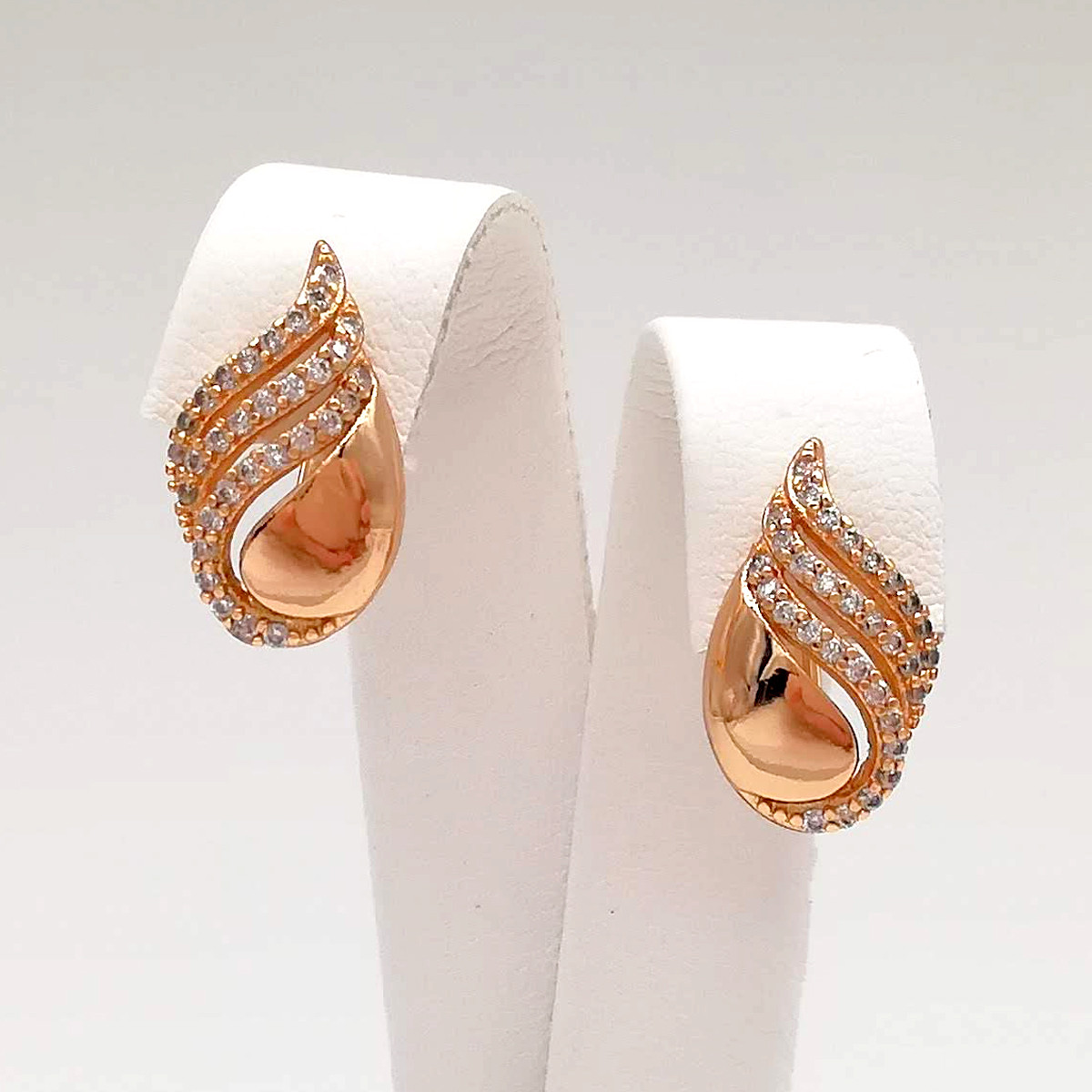 Сережки Xuping з медичного золота, білі фіаніти, позолота 18K, 24559