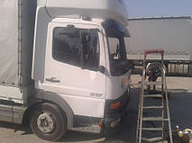 Изготовление и замена лобового стекла на грузовике Mercedes Atego в Никополе (Украина) 2