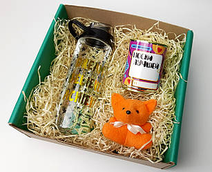 Подарунковий набір для найкращої: пляшка для води, консервовані шкарпетки та іграшка-талісман