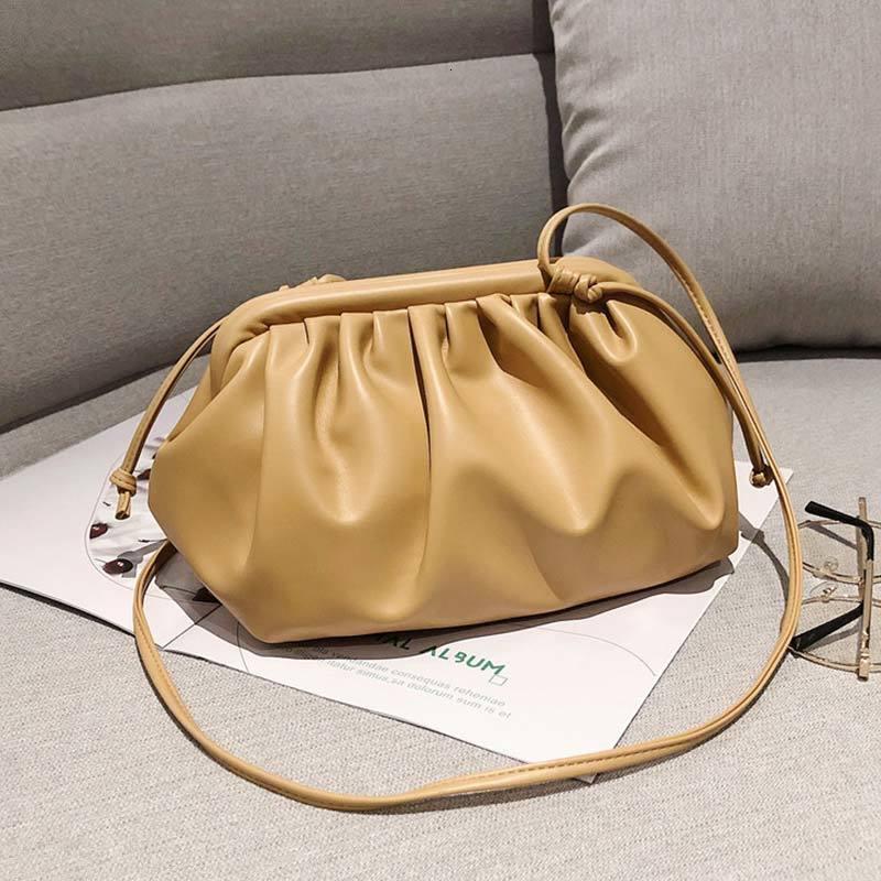 Сумка-пауч жіноча в стилі bottega veneta. Сумка клатч хмара світло-коричневий, фото 1