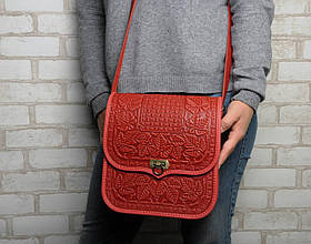 Шкіряна сумка ручної роботи з тисненим орнаментом "Фундук", велика червона шкіряна сумка через плече