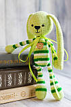 В'язана іграшка "Зелений Зайчик - довгі вушка", фото 2
