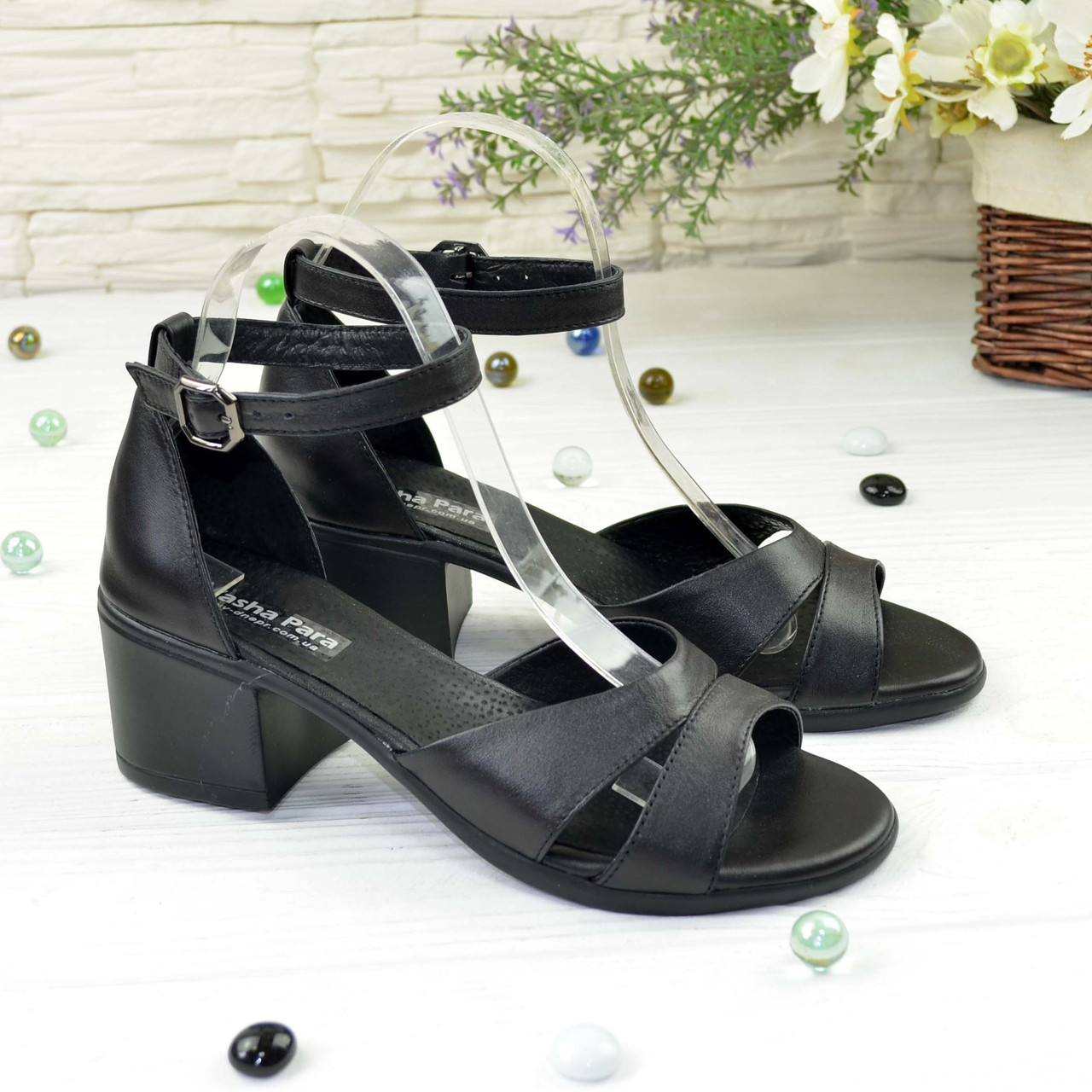 Босоніжки жіночі шкіряні на підборах, колір чорний, фото 1