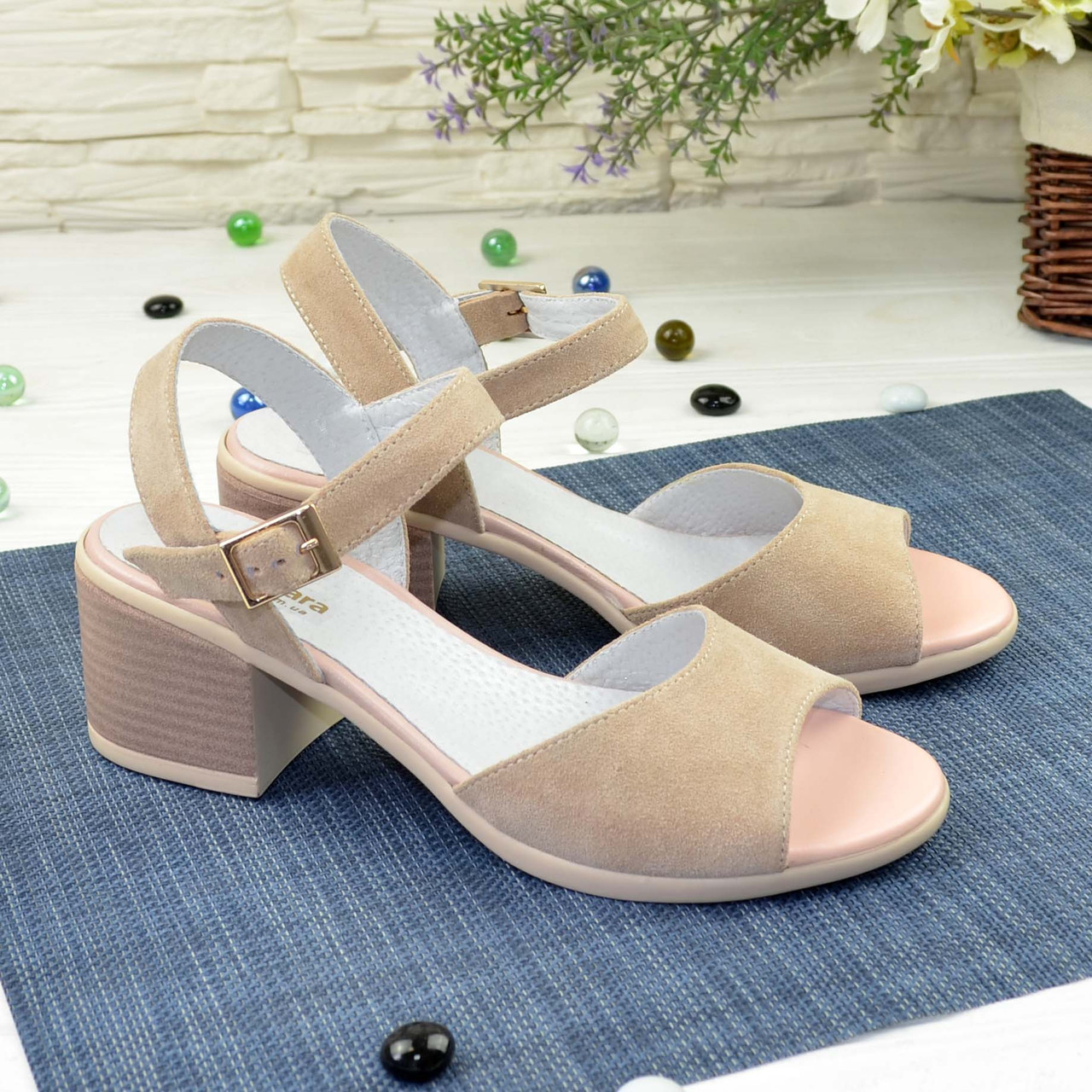 Босоніжки замшеві жіночі на стійкому підборі, колір пудра, фото 1