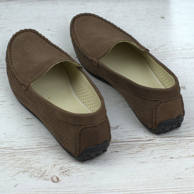 Мокасини чоловічі коричневі нубукові перфорація літнє взуття великих розмірів 