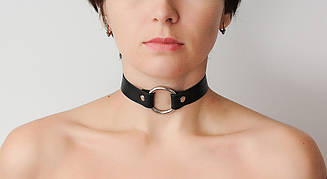 Чокер "О" класичний чорний, нашийник з металевим кільцем, ручна робота, натуральна шкіра