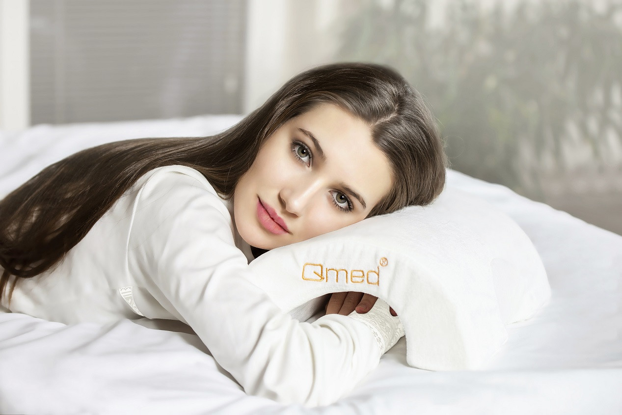Qmed Arch Pillow – Ортопедична подушка