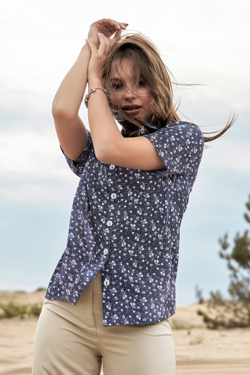 Женская рубашка летняя повседневная 42-48 размеры синяя с принтом - фото 6 - id-p1195294384