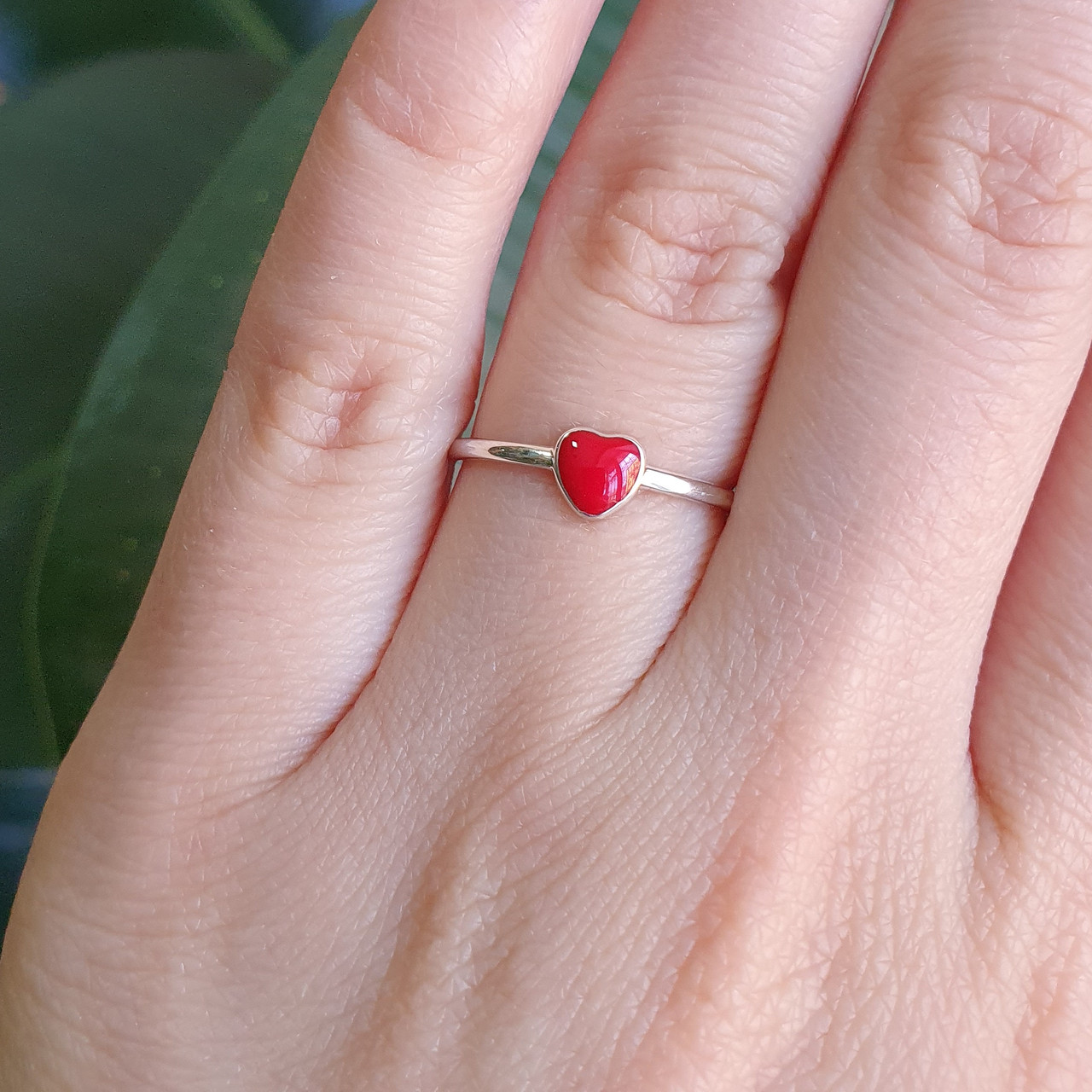 Срібне кільце тоненьке Серце з емаллю 18, фото 1