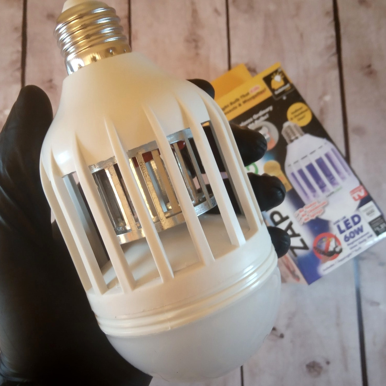 Антимоскитная лампа Zapp Light LED уничтожитель комаров и насекомых светодиодная лампочка 2 в 1 (Живые фото) - фото 2 - id-p1195196935