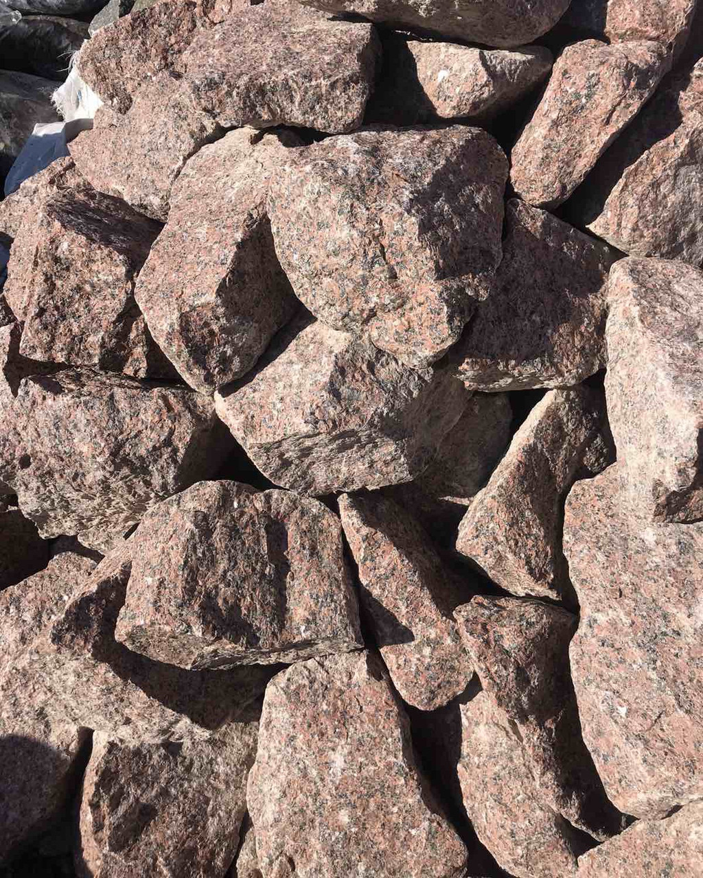 Бут гранітний червоний 100-400 мм (ручний відбір)