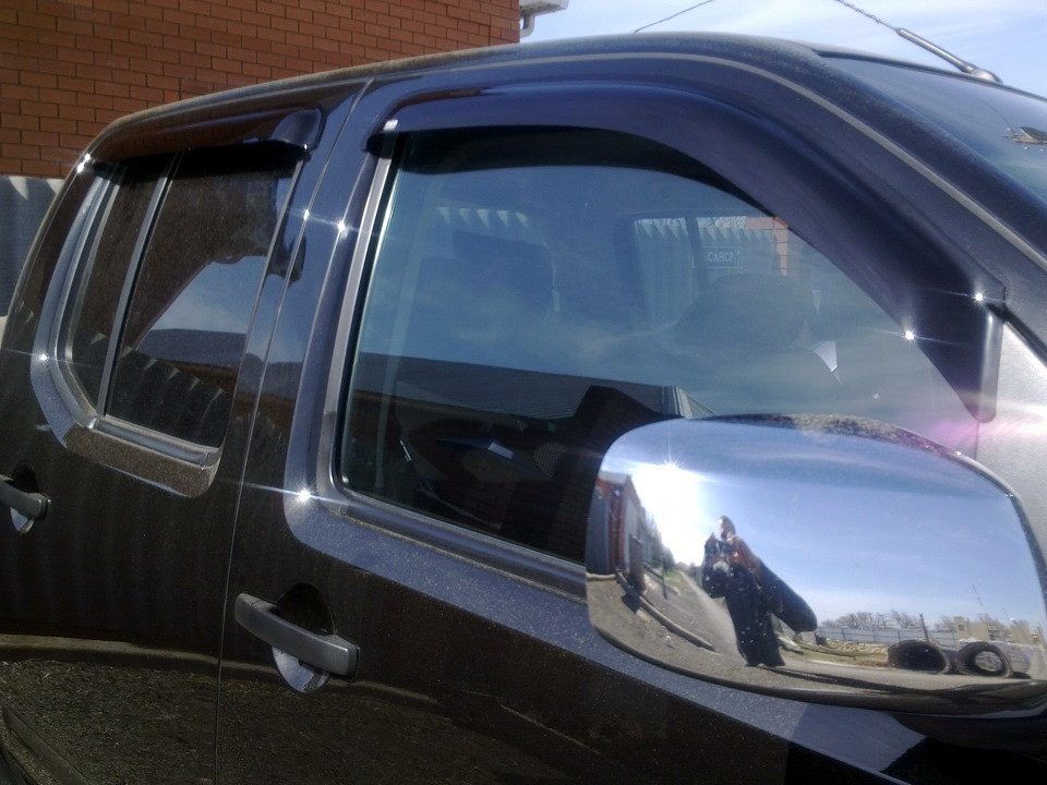 Дефлектори вікон (вітровики) Nissan Navara 2005-2014 (Hic), фото 1