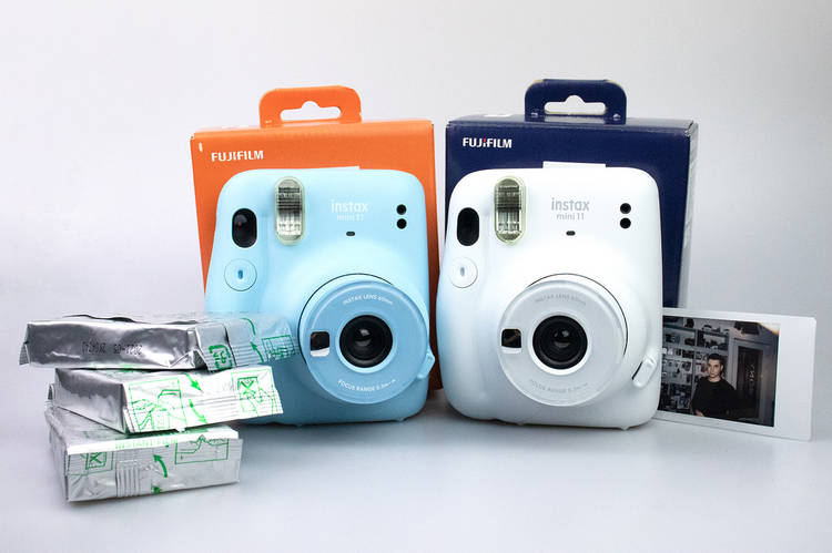 Нова модель камер моментальної друку Instax mini 11