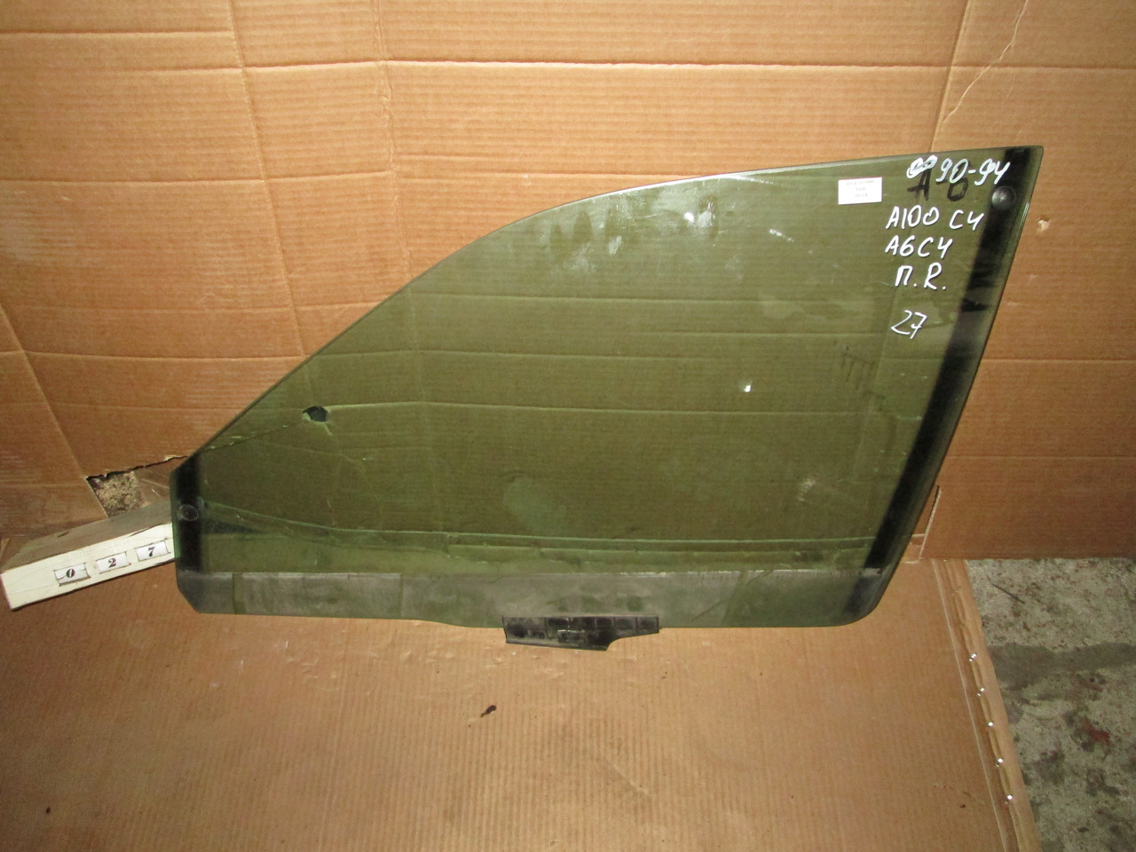 No27 Б/в скло переднє ліве для Audi 100 C4 A6C4 1990-1994